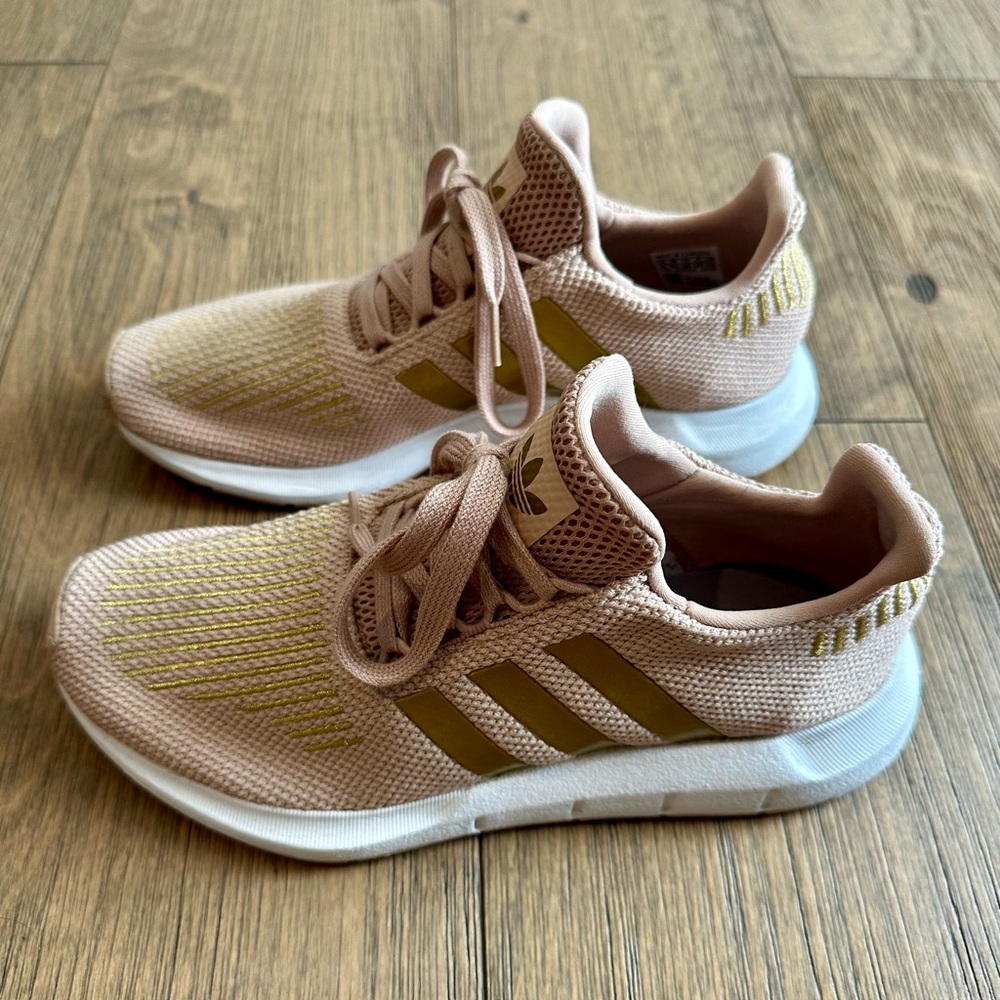 Women’s Adidas Swift Run 1.0 Shoes in Blush/Gold - size 6 (fit more like 7-7.5)